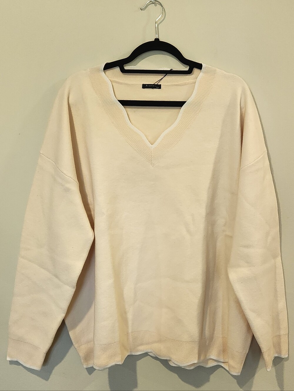 Arolina Relaxed Cream V-Neck Sweater